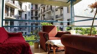 Гостевой дом Guest House ERA Square Батуми Трехместный номер с балконом-2
