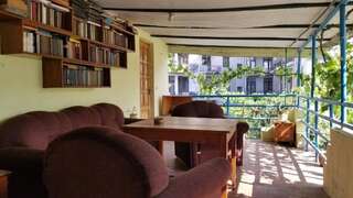 Гостевой дом Guest House ERA Square Батуми Четырехместный номер с террасой-4